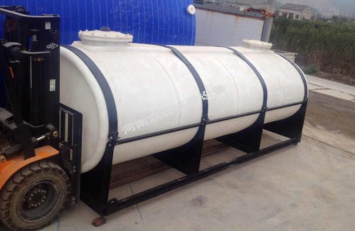 聚乙烯(PE)儲罐使用注意事項: